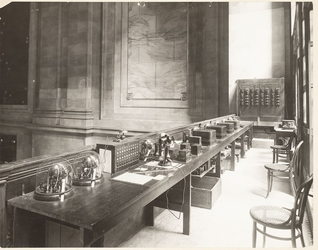 Phòng máy ticker của Sở Giao dịch Chứng khoán New York năm 1922